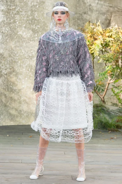 Look 30